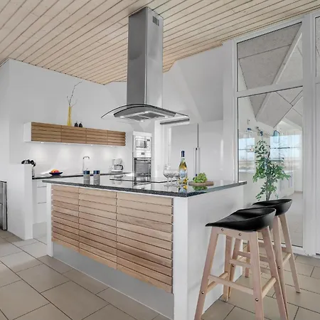 7 Bedroom Gorgeous In Ulfborg * 乌尔夫堡