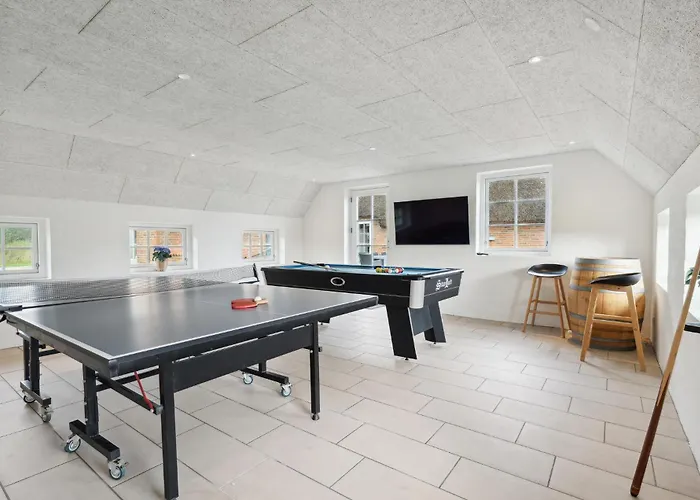 7 Bedroom Gorgeous In Ferienhaus Ulfborg
