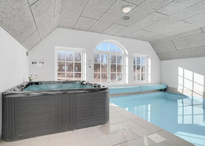 7 Bedroom Gorgeous In Ferienhaus Ulfborg